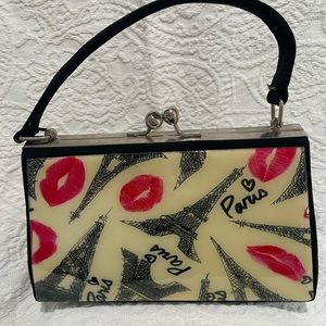 Small purse. Black interior lining. Paris, Lips & Eiffel Tower Design